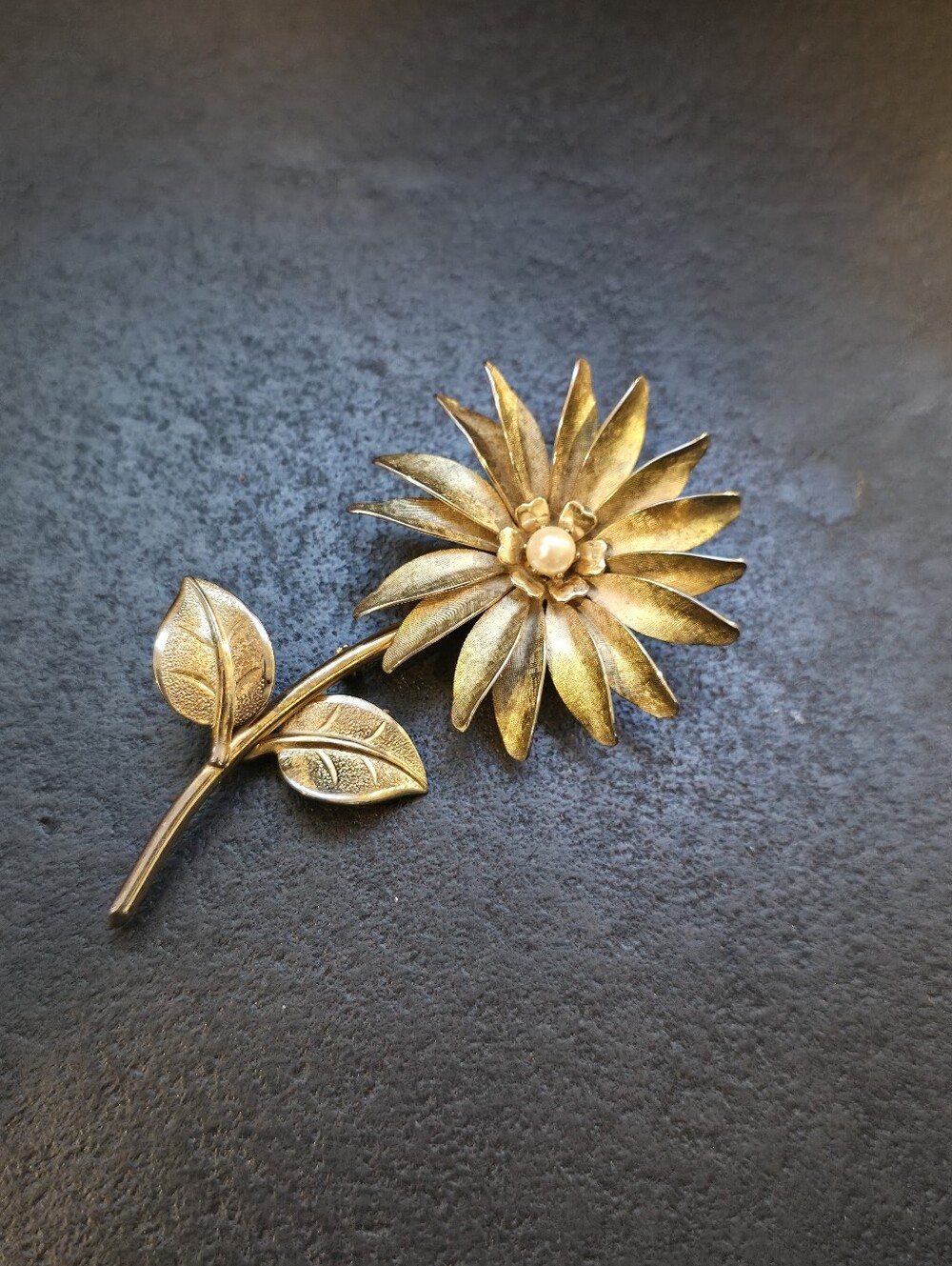 Vintage Mid-Century Gold Tone Floral Brooch | Faux Pearl Center | Circa 1960s - Picture 3 of 9